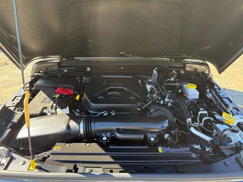 Used 2025 Jeep Wrangler Sport S image 31