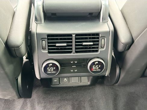 Used 2023 Land Rover Discovery Metropolitan Edition image 20