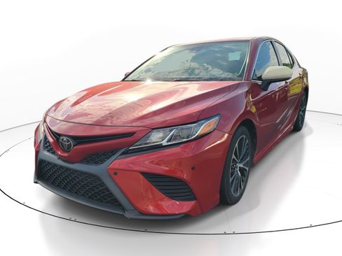Used 2019 Toyota Camry SE FWD image 3