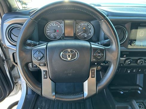 Used 2019 Toyota Tacoma TRD Off-Road image 10