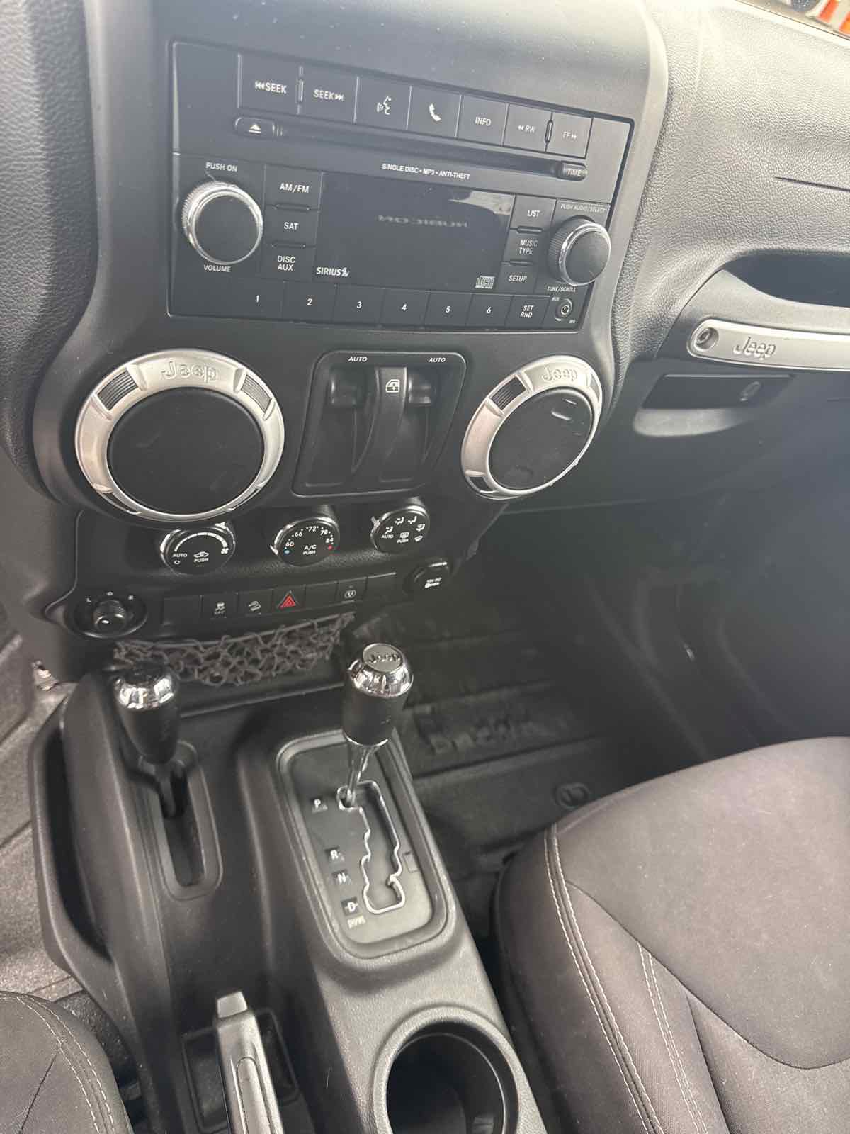 Used 2014 Jeep Wrangler Rubicon w/ Power Convenience Group AWD/4WD image 16