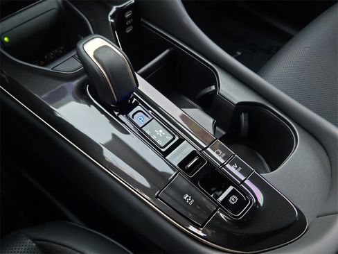 Used 2025 Toyota Crown Signia image 18