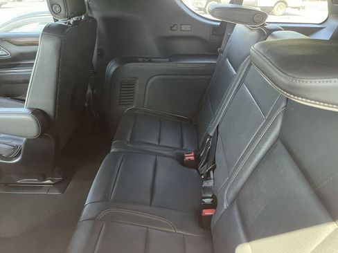 Used 2023 Chevrolet Suburban Premier RWD image 5