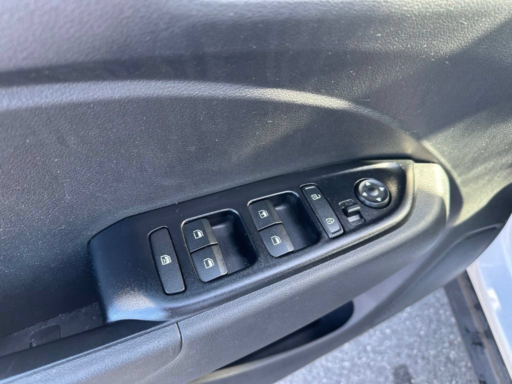 Used 2020 Hyundai Venue SE FWD image 12