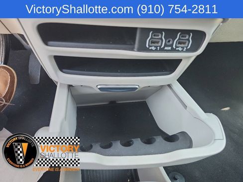 Certified 2023 Chrysler Pacifica Touring-L FWD image 9