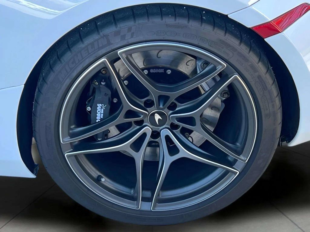 Used 2018 McLaren 720S Performance RWD image 28