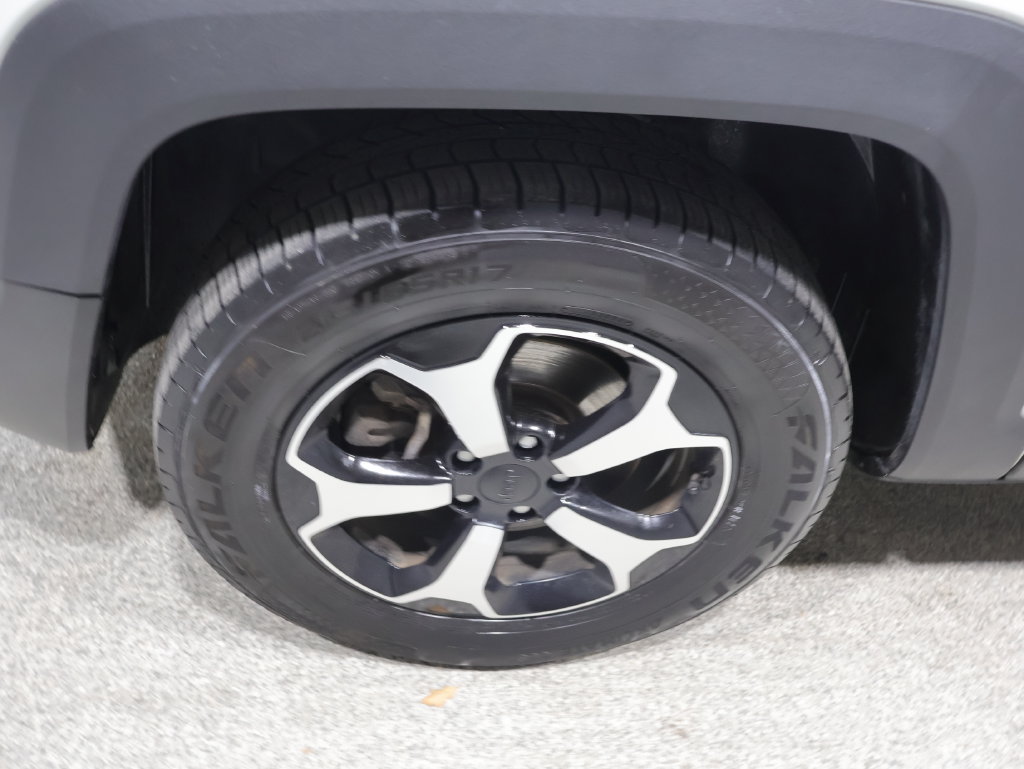Used 2019 Jeep Renegade Trailhawk AWD/4WD image 9