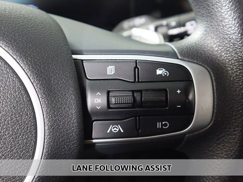 Used 2023 Kia Sportage LX image 3