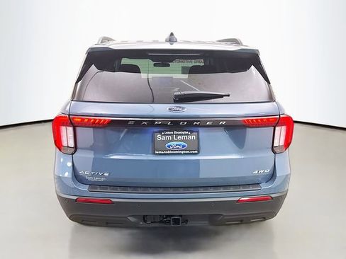 Used 2025 Ford Explorer Active AWD/4WD image 6
