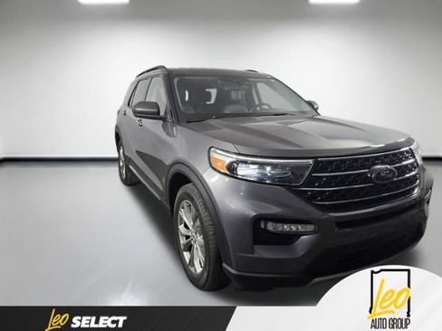Used 2023 Ford Explorer XLT w/ Equipment Group 202A AWD/4WD image 4