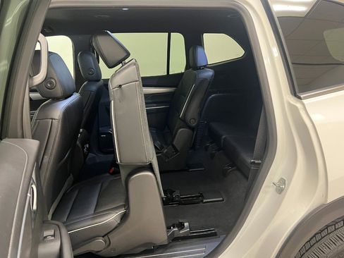 Used 2025 Buick Enclave Preferred FWD image 24