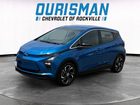 Used 2023 Chevrolet Bolt LT w/ Infotainment Package FWD image 2