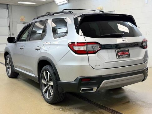 Used 2023 Honda Pilot Touring image 8