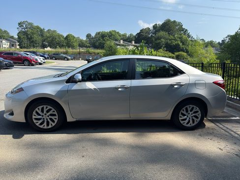 Used 2019 Toyota Corolla LE FWD image 5