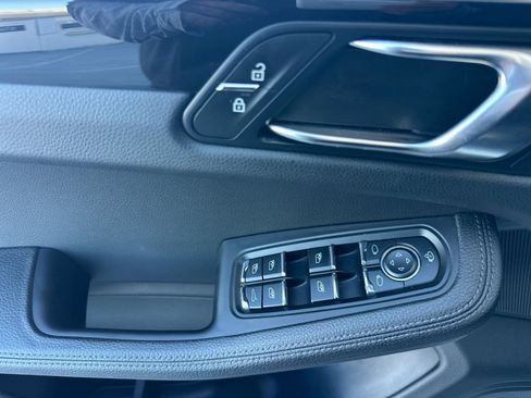 Certified 2024 Porsche Macan AWD/4WD image 12