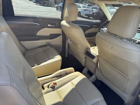Used 2015 Toyota Highlander Limited AWD/4WD image 19