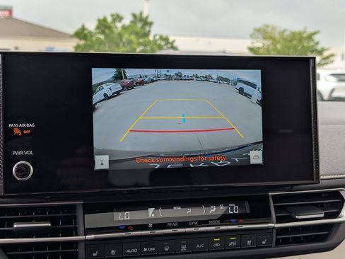 Used 2025 Toyota Sienna Limited AWD/4WD image 21