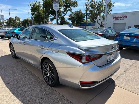 Used 2025 Lexus ES 300h w/ Premium Package FWD image 4