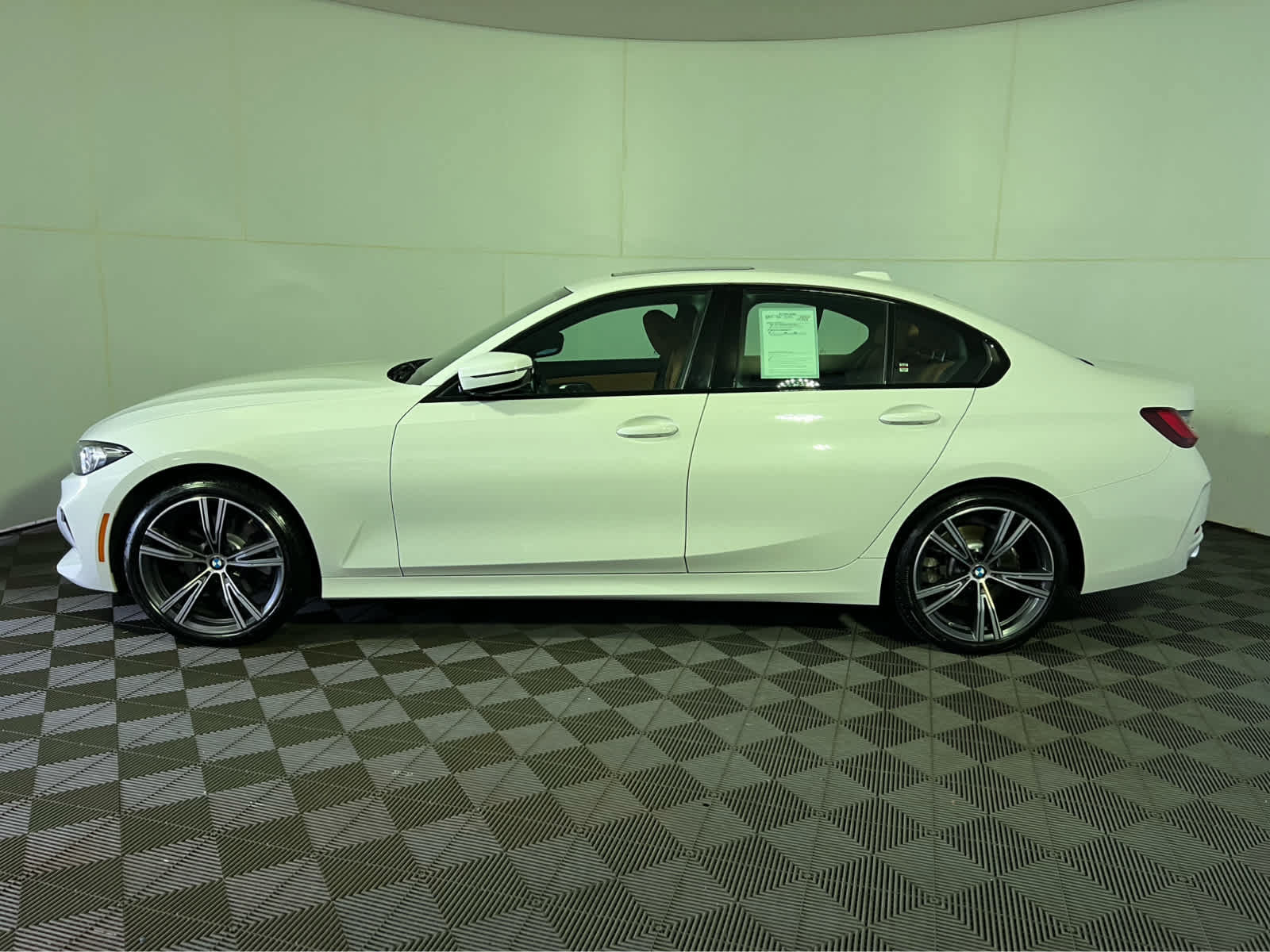 Used 2023 BMW 330i xDrive Sedan w/ Premium Package AWD/4WD image 4