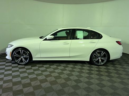 Used 2023 BMW 330i xDrive Sedan w/ Premium Package AWD/4WD image 4
