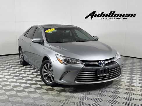 Used 2017 Toyota Camry XLE w/ Moonroof Package FWD image 1