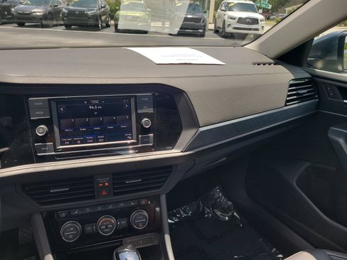 Used 2023 Volkswagen Jetta SE w/ Panoramic Sunroof Package FWD image 18