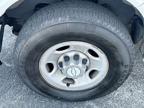 Used 2017 Chevrolet Express 2500 image 24