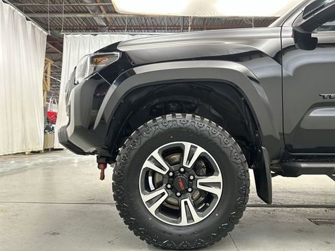 Used 2016 Toyota Tacoma TRD Sport w/ Premium & Technology Package AWD/4WD image 23