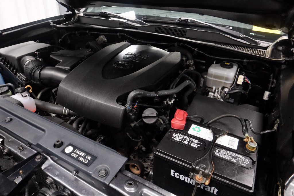 Used 2018 Toyota Tacoma TRD Off-Road AWD/4WD image 14