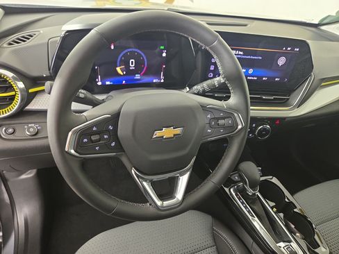 Used 2026 Chevrolet Trax LT w/ LT Convenience Package FWD image 15