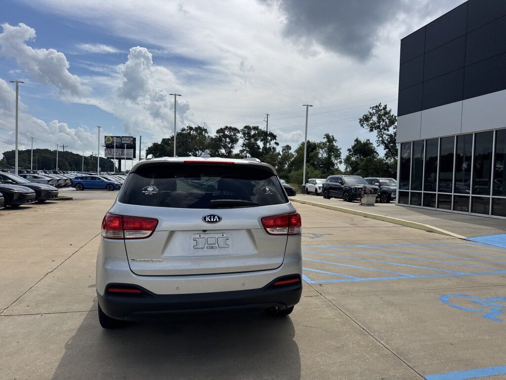 Used 2018 Kia Sorento FWD image 18