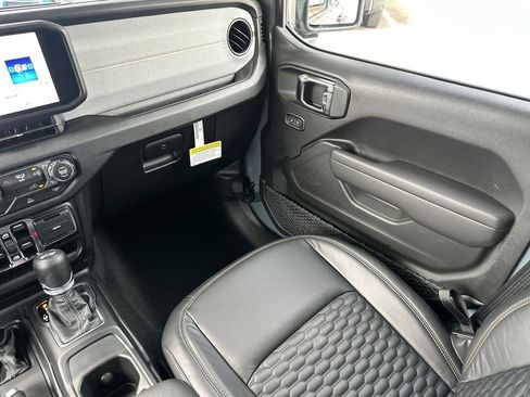 Used 2026 Jeep Wrangler Sport S image 13