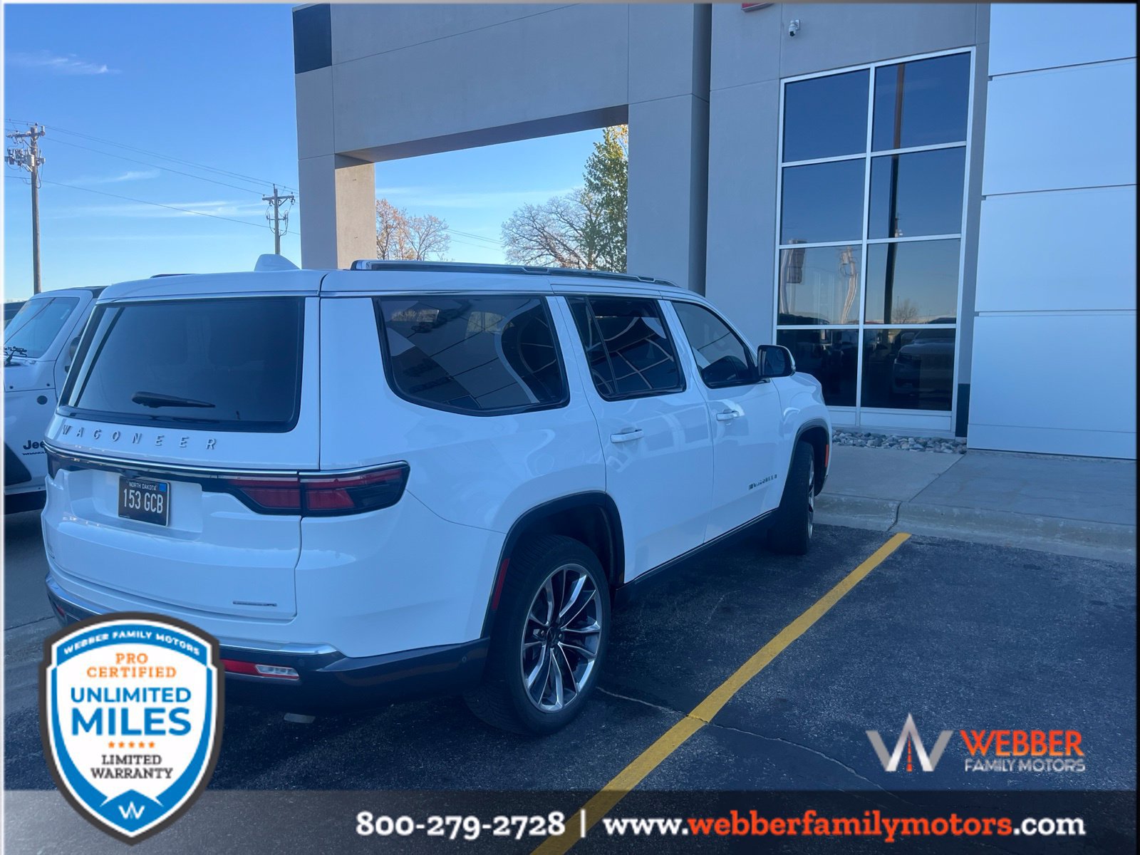 Used 2022 Jeep Wagoneer Series III w/ Premium Group I AWD/4WD image 5