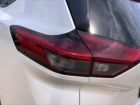Used 2024 Nissan Rogue S AWD/4WD image 25