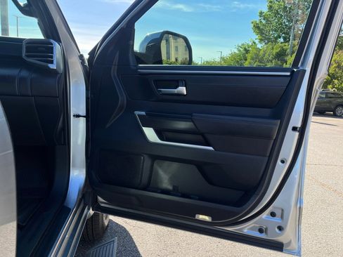 Used 2025 Toyota Tundra Platinum AWD/4WD image 32