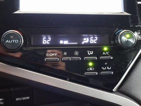 Used 2018 Toyota Camry LE FWD image 22
