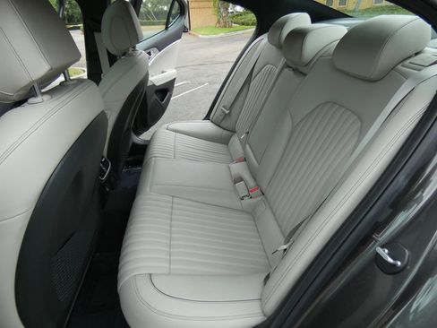 Used 2023 Genesis G70 2.0T w/ Sport Prestige Package image 39