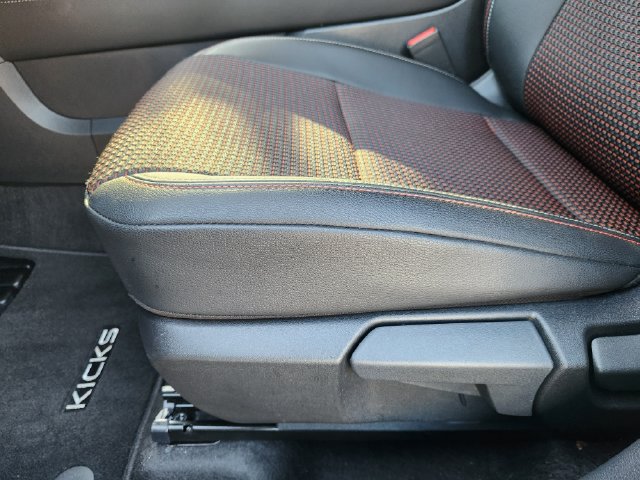 Used 2025 Nissan Kicks SR FWD image 21