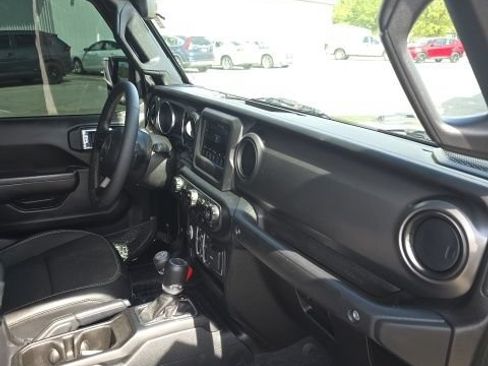 Used 2023 Jeep Gladiator Sport AWD/4WD image 27