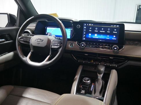 Used 2023 Chevrolet Colorado ZR2 w/ ZR2 Convenience Package III image 18