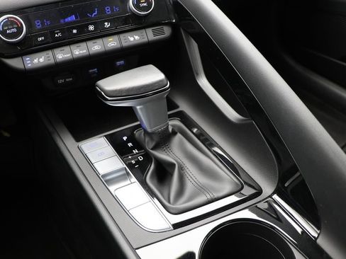 Used 2023 Hyundai Elantra Limited image 25