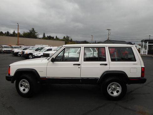 Used 1996 Jeep Cherokee 4WD 4-Door image 2