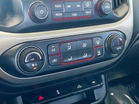 Used 2016 GMC Canyon SLE w/ SLE Convenience Package RWD image 12