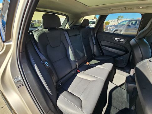 Used 2025 Volvo XC60 B5 Plus image 22