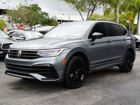 Used 2024 Volkswagen Tiguan SE R-Line FWD image 3