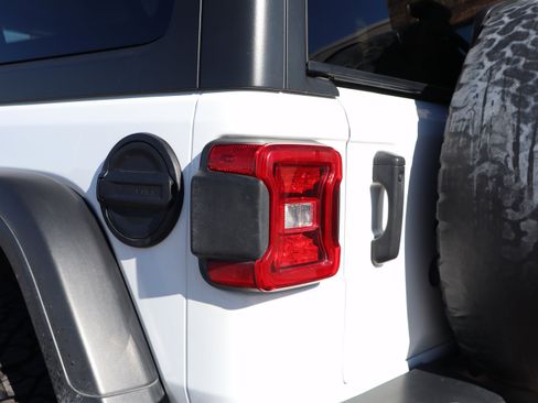 Used 2021 Jeep Wrangler Unlimited Rubicon w/ Safety Group image 18