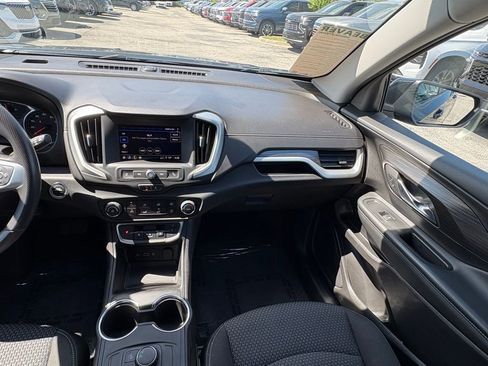 Used 2024 GMC Terrain SLE FWD image 17