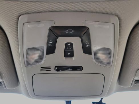 Used 2017 Toyota Sienna XLE Premium FWD image 19