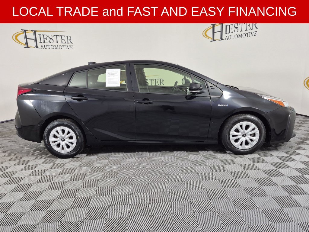 Used 2021 Toyota Prius LE FWD image 3