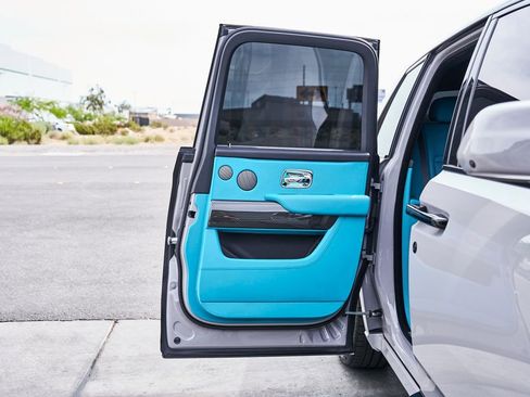 Used 2025 Rolls-Royce Cullinan Black Badge image 25